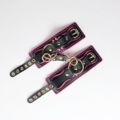 Черные кожаные наручники с розовой строчкой - Crazy Handmade - купить с доставкой в Нальчике Черные кожаные наручники с розовой строчкой - Crazy Handmade - купить с доставкой в Нальчике