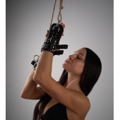 Черные высокие кожаные наручники для подвешивания - Crazy Handmade - купить с доставкой в Нальчике Черные высокие кожаные наручники для подвешивания - Crazy Handmade - купить с доставкой в Нальчике