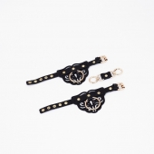 Черные кожаные наручники с клепками, кольцами и золотистой фурнитурой - Crazy Handmade - купить с доставкой в Нальчике Черные кожаные наручники с клепками, кольцами и золотистой фурнитурой - Crazy Handmade - купить с доставкой в Нальчике