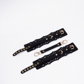 Черный кожаные оковы с узорами и золотистой фурнитурой - Crazy Handmade - купить с доставкой в Нальчике Черный кожаные оковы с узорами и золотистой фурнитурой - Crazy Handmade - купить с доставкой в Нальчике